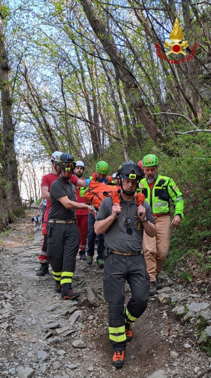Escursionista infortunato sulle alture di Cannobio, recuperato da Vvf e Soccorso Alpino