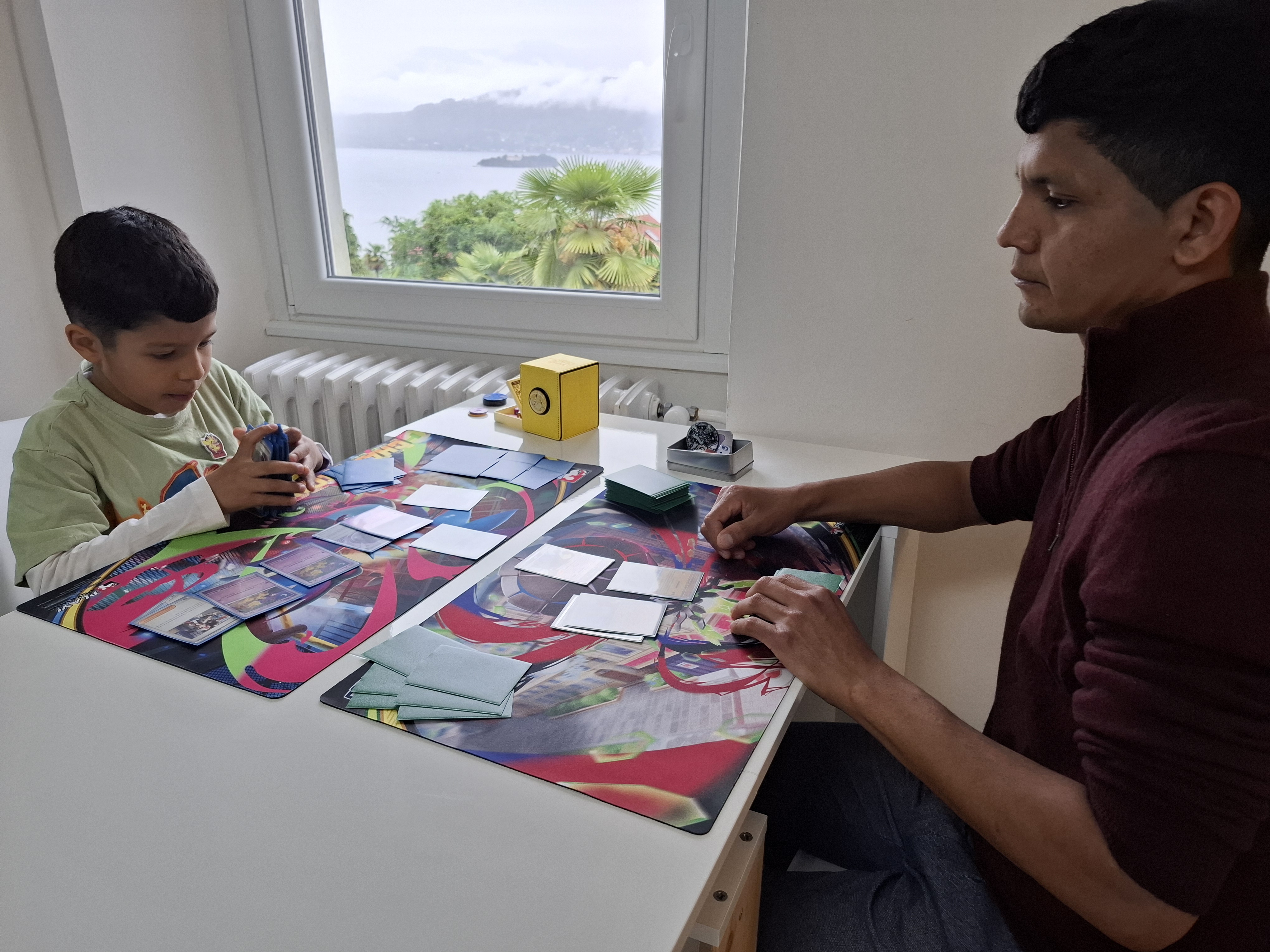 Fritch Gonzales, 8 anni, di Stresa è un campione di carte Pokemon,  tra i primi 80 in Europa. Si prepara al mondiale di S. Francisco
