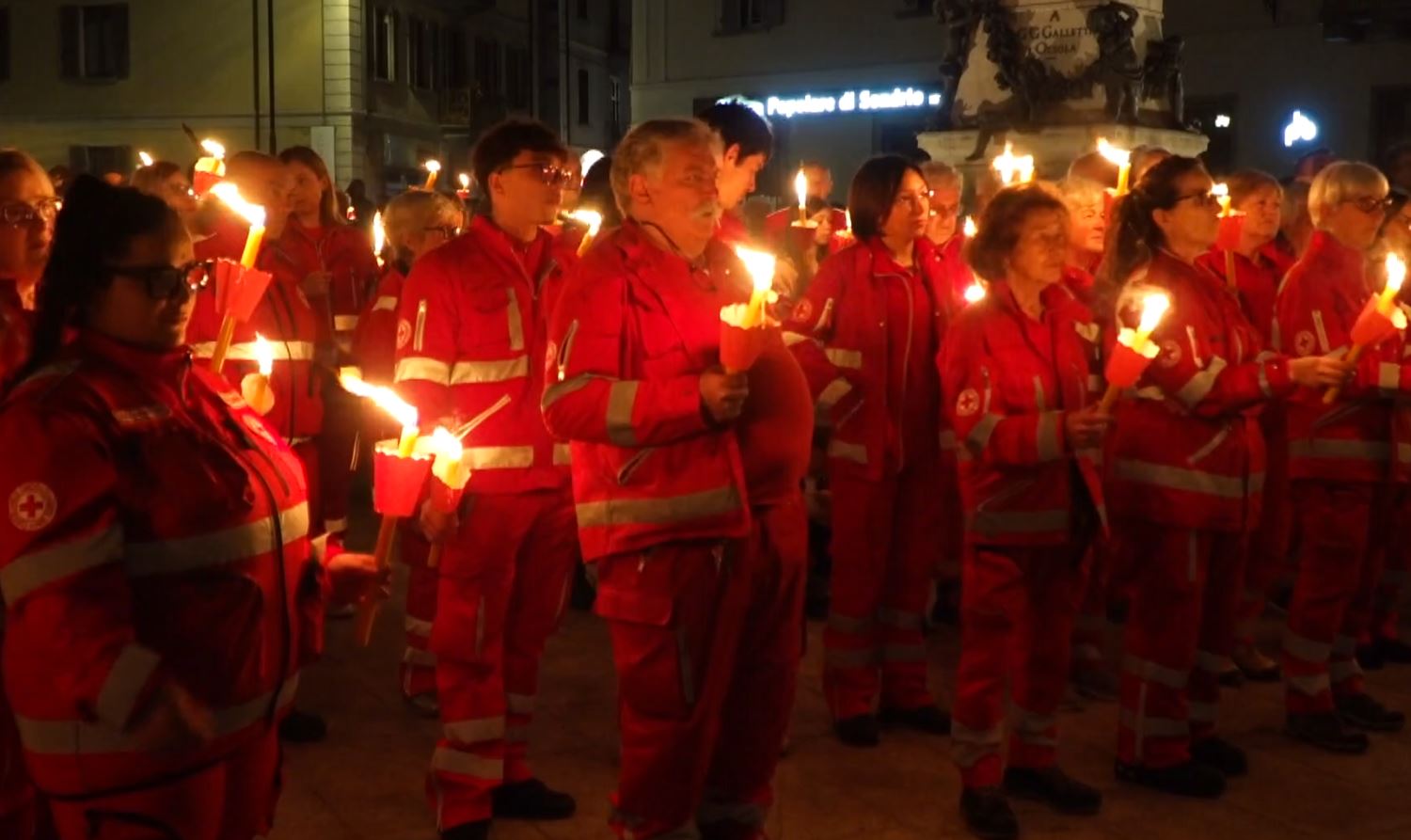 Fiaccolata per i sessant'anni della Croce Rossa di Domodossola