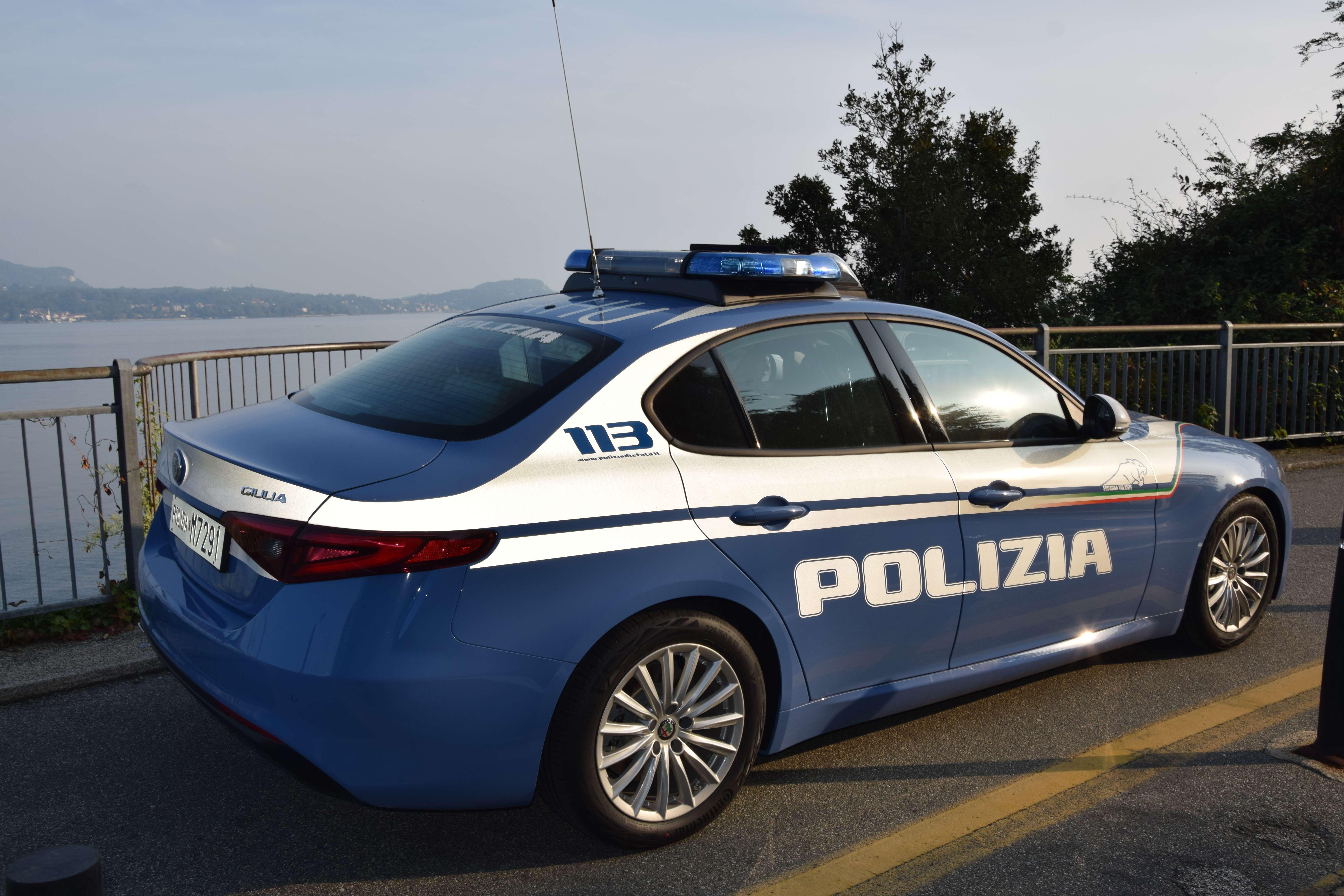 Vuole gettarsi dal ponte sul San Bernardino: donna salvata dalla Polizia di Stato a Verbania