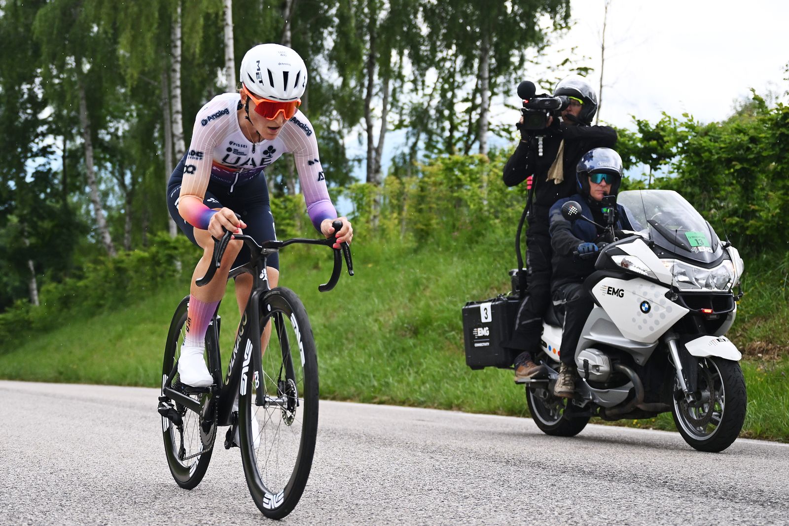 Giro Women: nella cronoscalata del Nevegal vola Van der Breggen, Longo Borghini cede due minuti