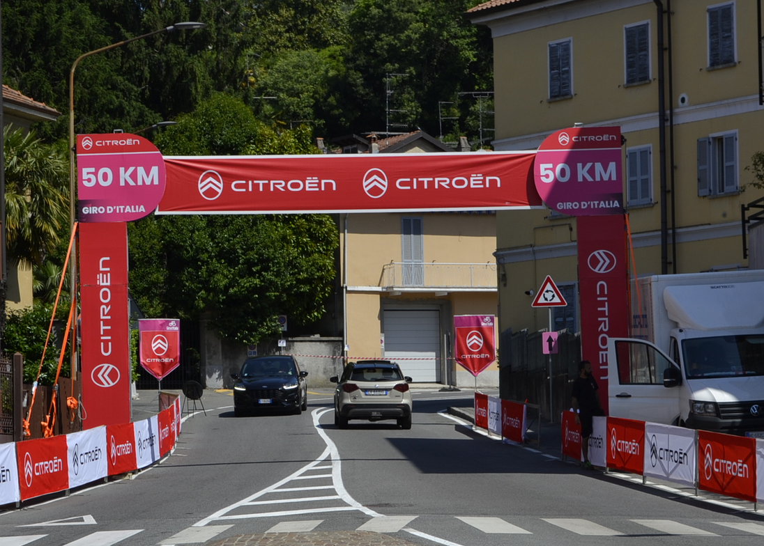 Arona oscurata dal Giro d'italia. E' polemica