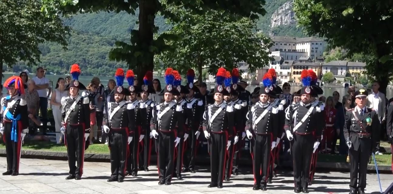 La festa dell'Arma dei Carabinieri di Novara nella piazza salotto di Orta San Giulio