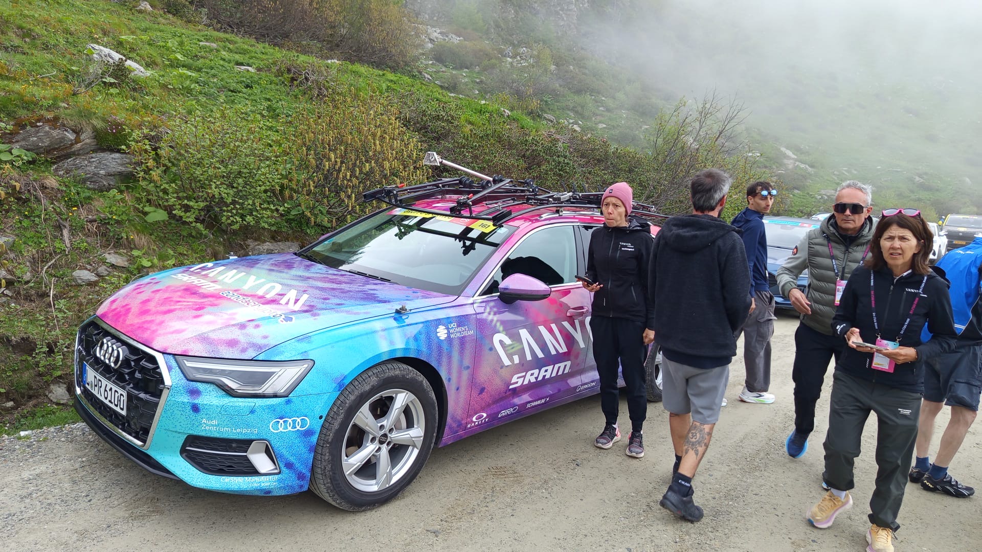 Giro Women, vittoria per Vollering nell'ottava tappa, Longo Borghini ottava. Tappa accorciata per motivi di sicurezza au km dal GPM del Colle delle Finestre