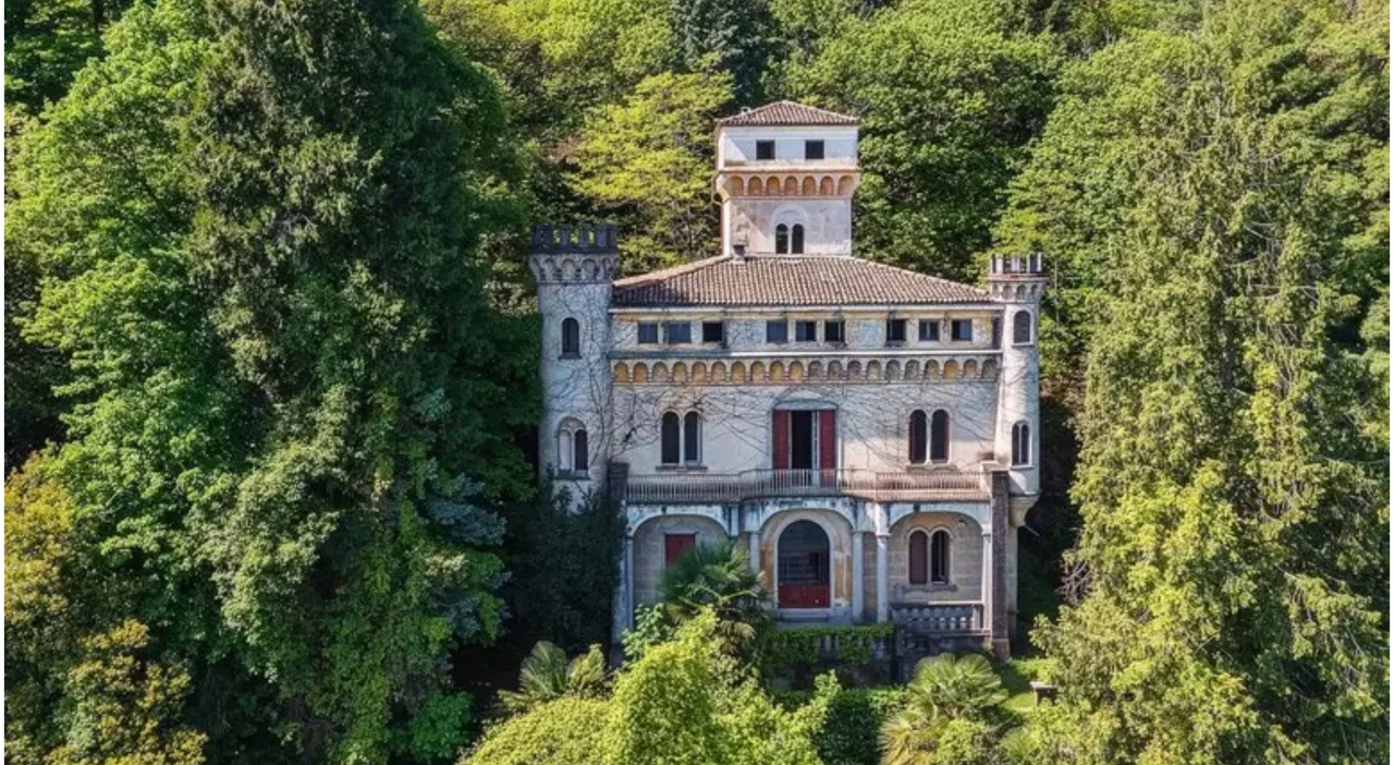 A Stresa in vendita il castello appartenuto a Gianfranco Ferrè