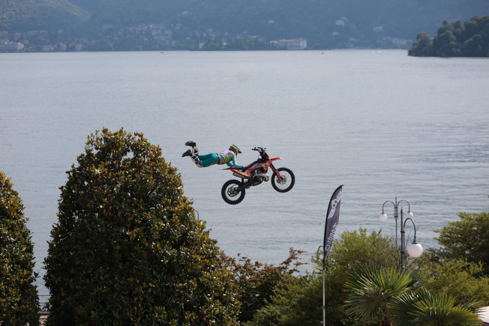 Che spettacolo Mototerapia in piazza Garibaldi a Verbania Pallanza!
