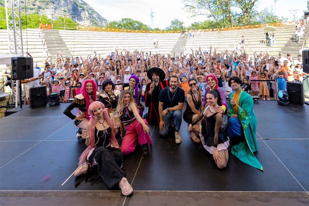 È K-pop mania: tutti esauriti i 700 posti disponibili al Centro Commerciale Le Isole di Gravellona T. per l'incontro con le Huntrix