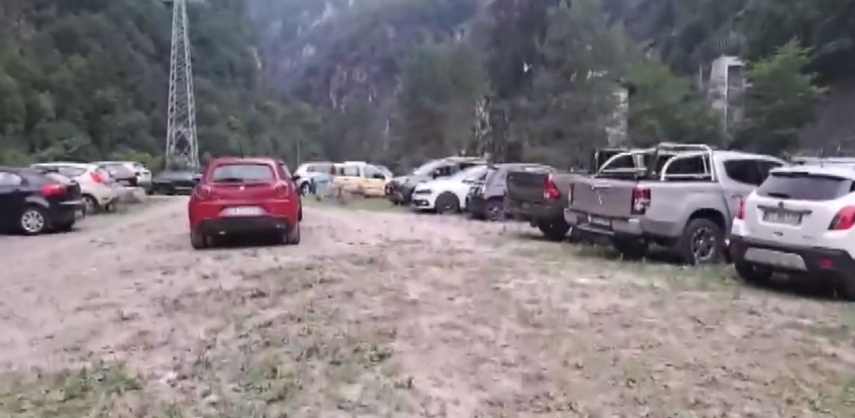 Stop ai treni, parcheggio selvaggio a Iselle