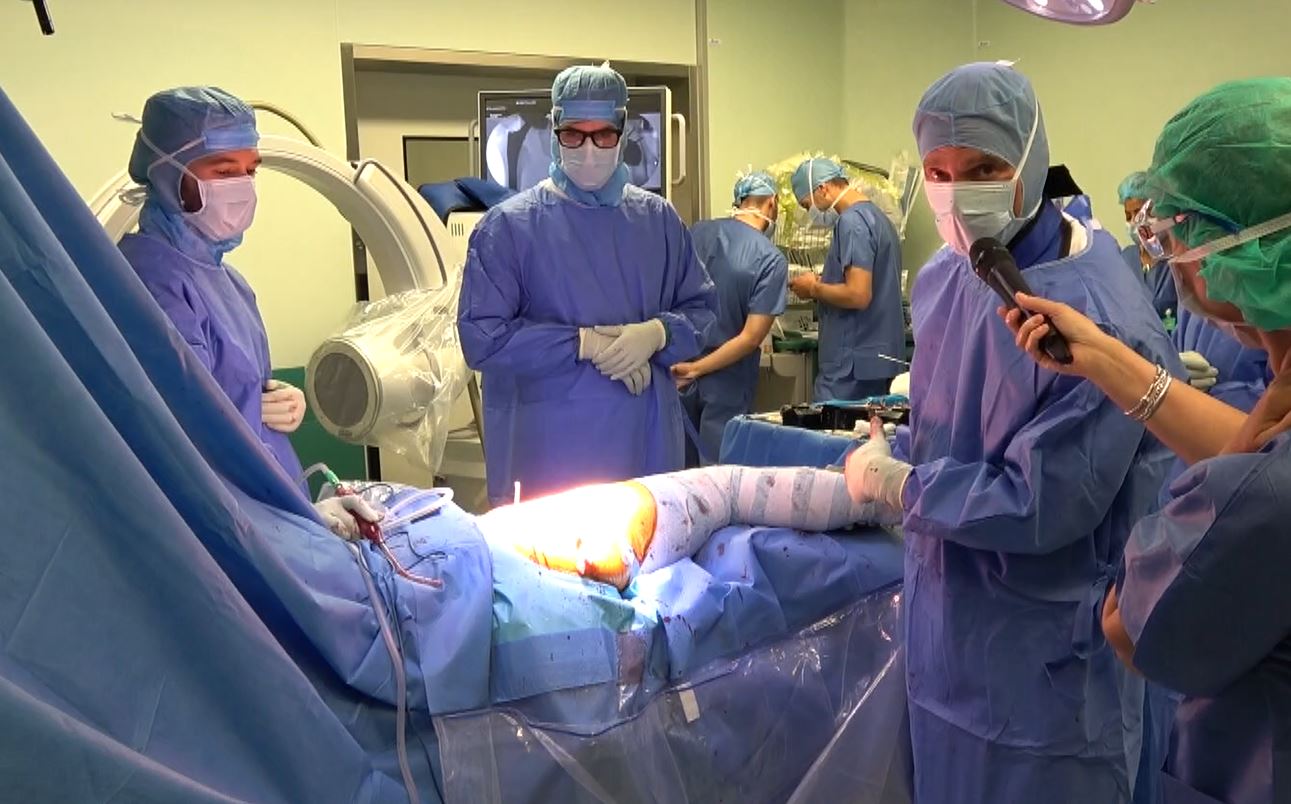 In Salute: in sala operatoria al Coq di Omegna per una protesi d’anca e la collaborazione con l’università