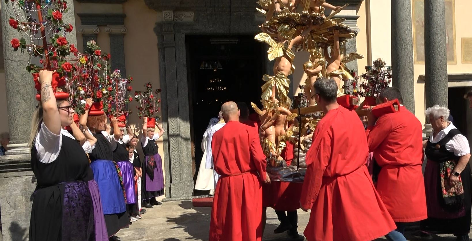 A Vagna, frazione di Domodossola, la scorsa domenica la Festa d'ul Bambin, il Natale d'estate