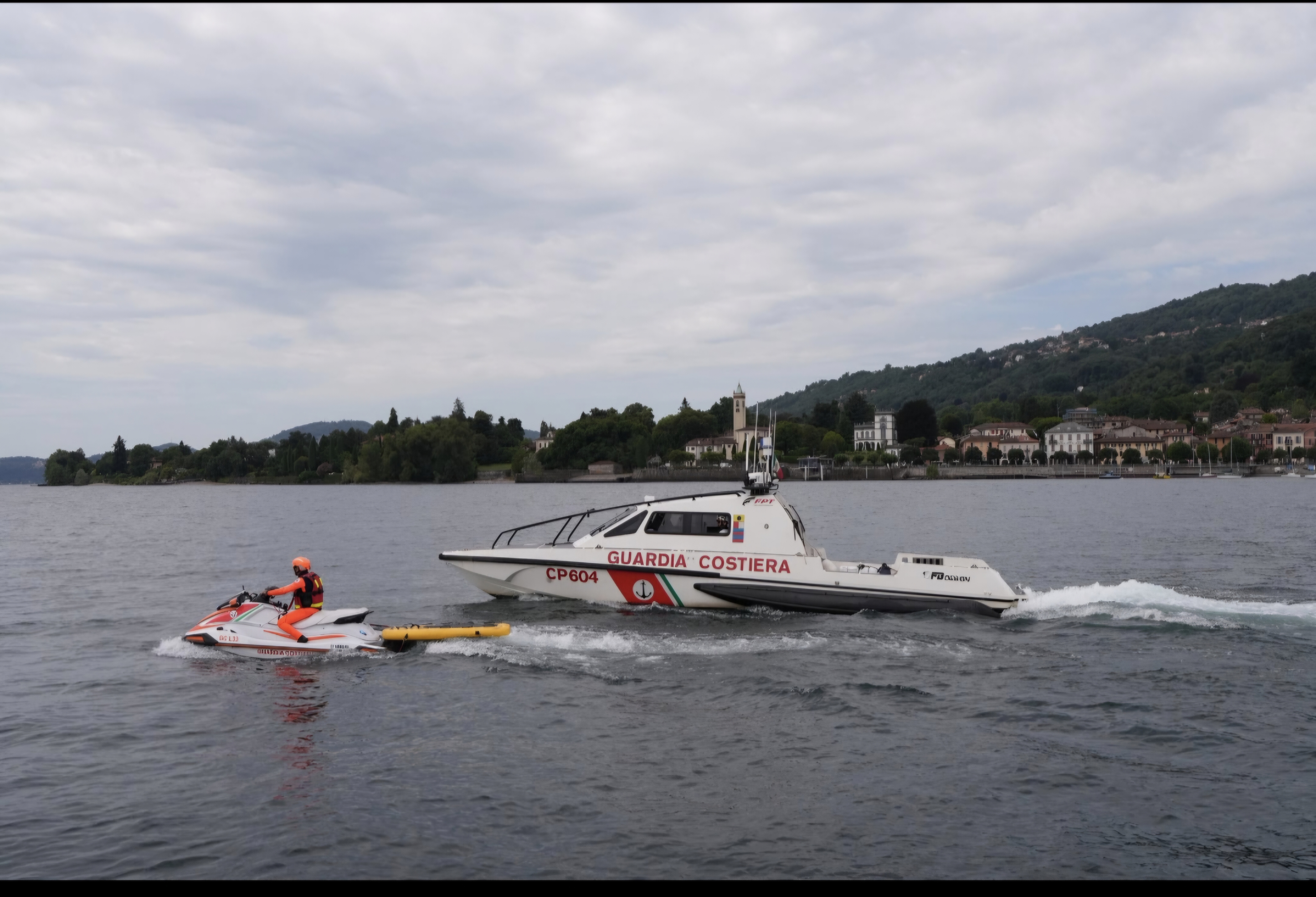 17enne si inabissa nel Lago Maggiore a Luino