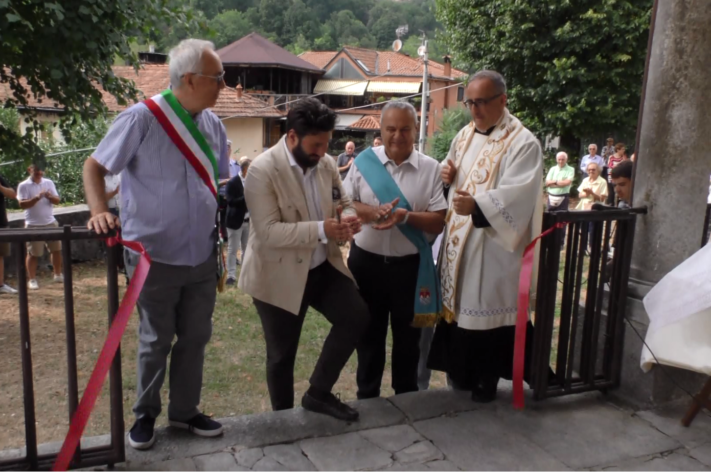 Crusinallo in festa per l'inaugurazione dei lavori di restauro del Santuario di San Fermo