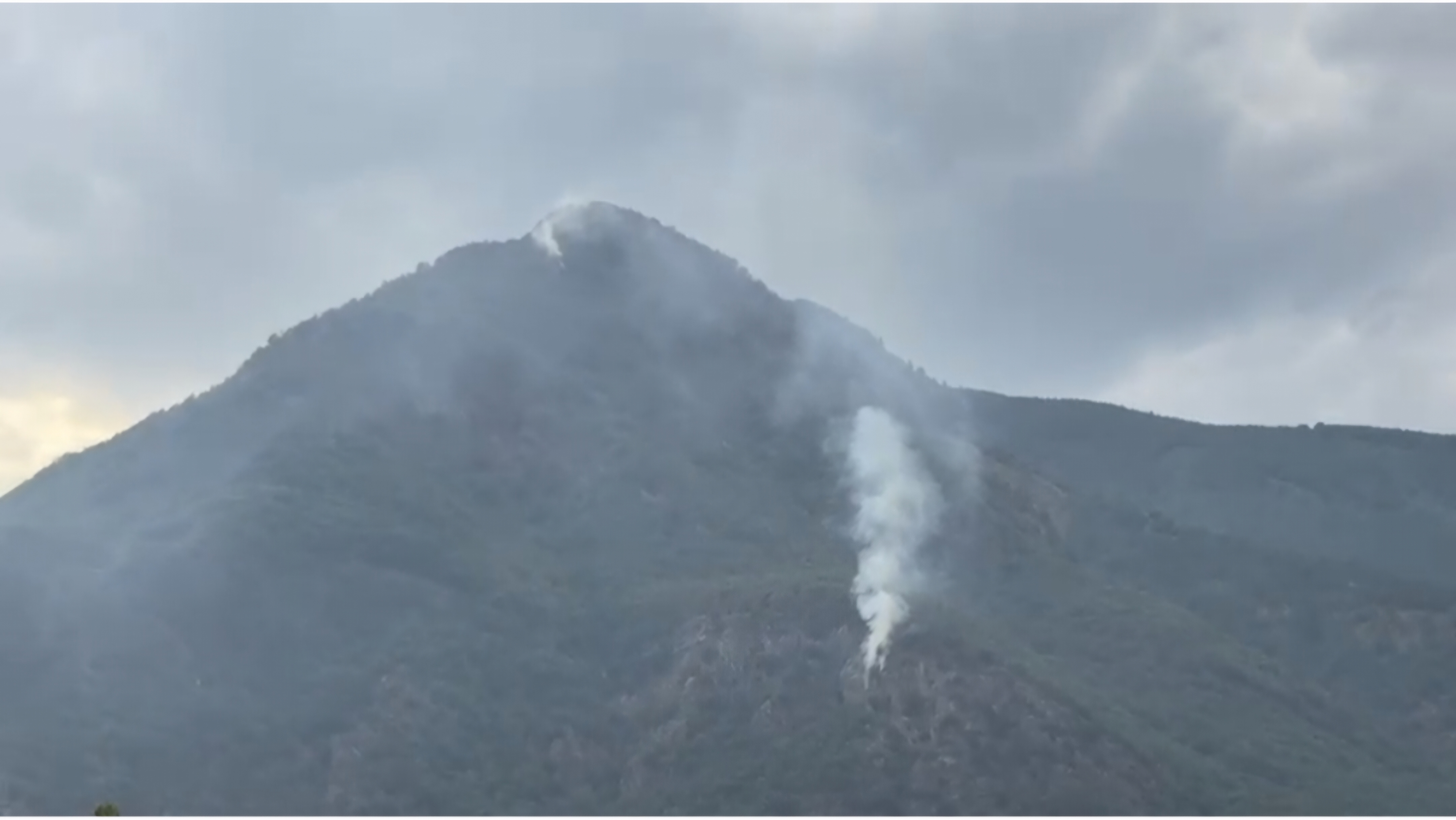 Doppio incendio sulle alture tra Piedimulera e Pallanzeno