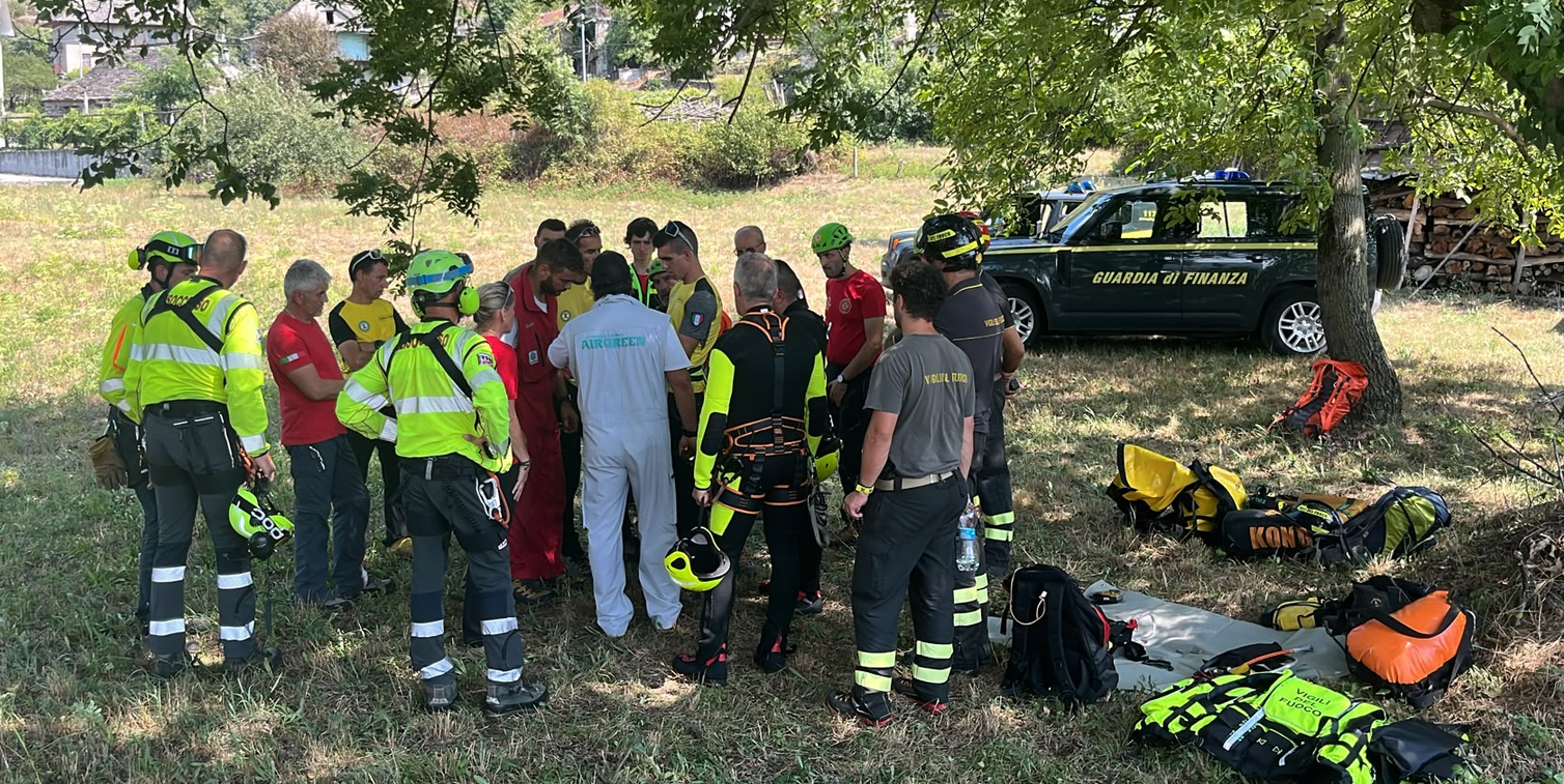 Intervento del soccorso alpino civile, Sagf e Vigili del Fuoco in una forra di Cosasca