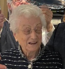 Arona, ultimo omaggio alla decana  Carmen Ballati