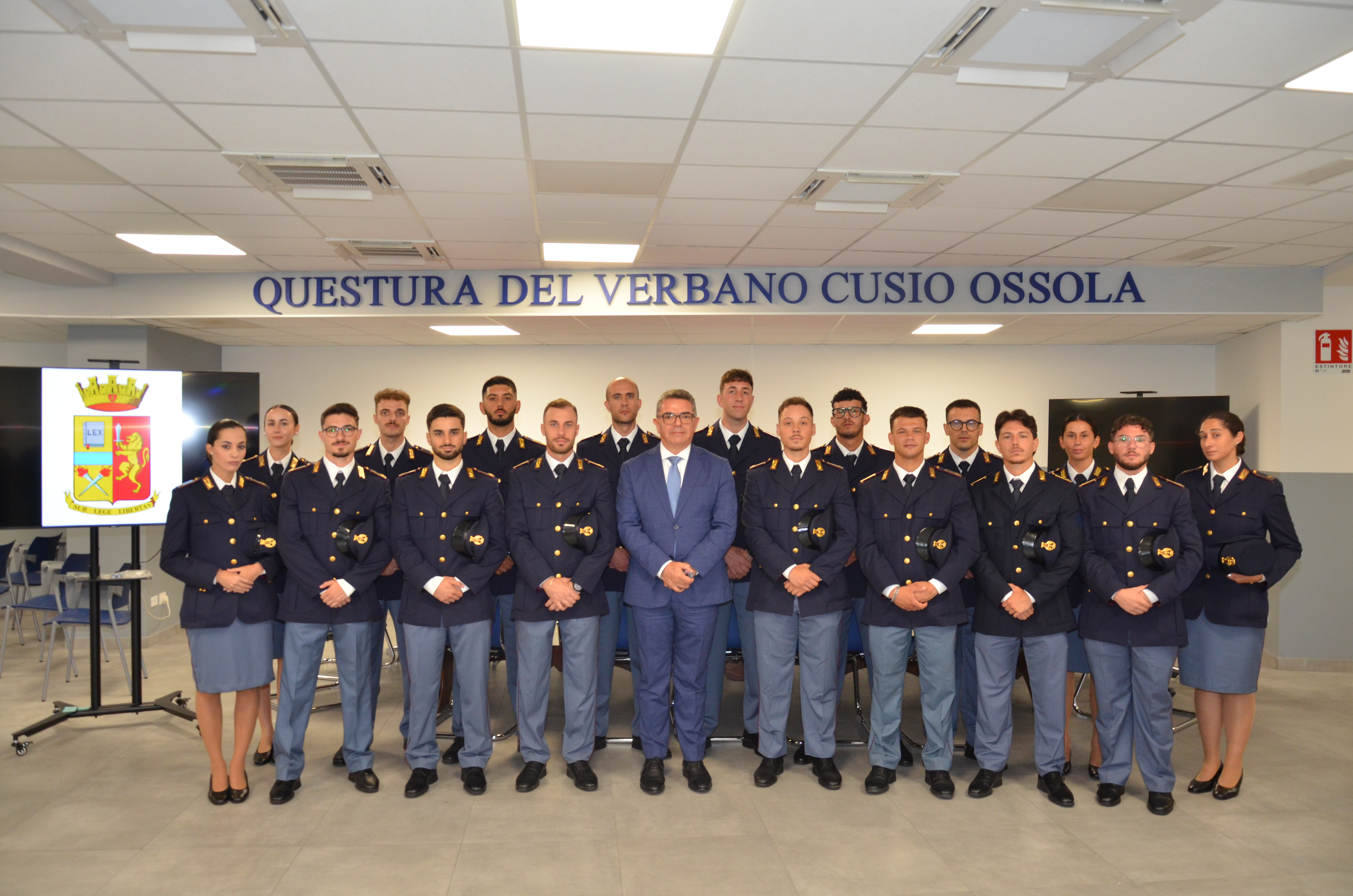 Diciassette neo agenti della Polizia di Stato in servizio alla Questura di Verbania