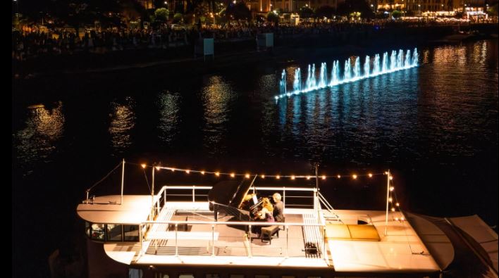 In migliaia a Baveno per il concerto sull'acqua della notte di San Lorenzo