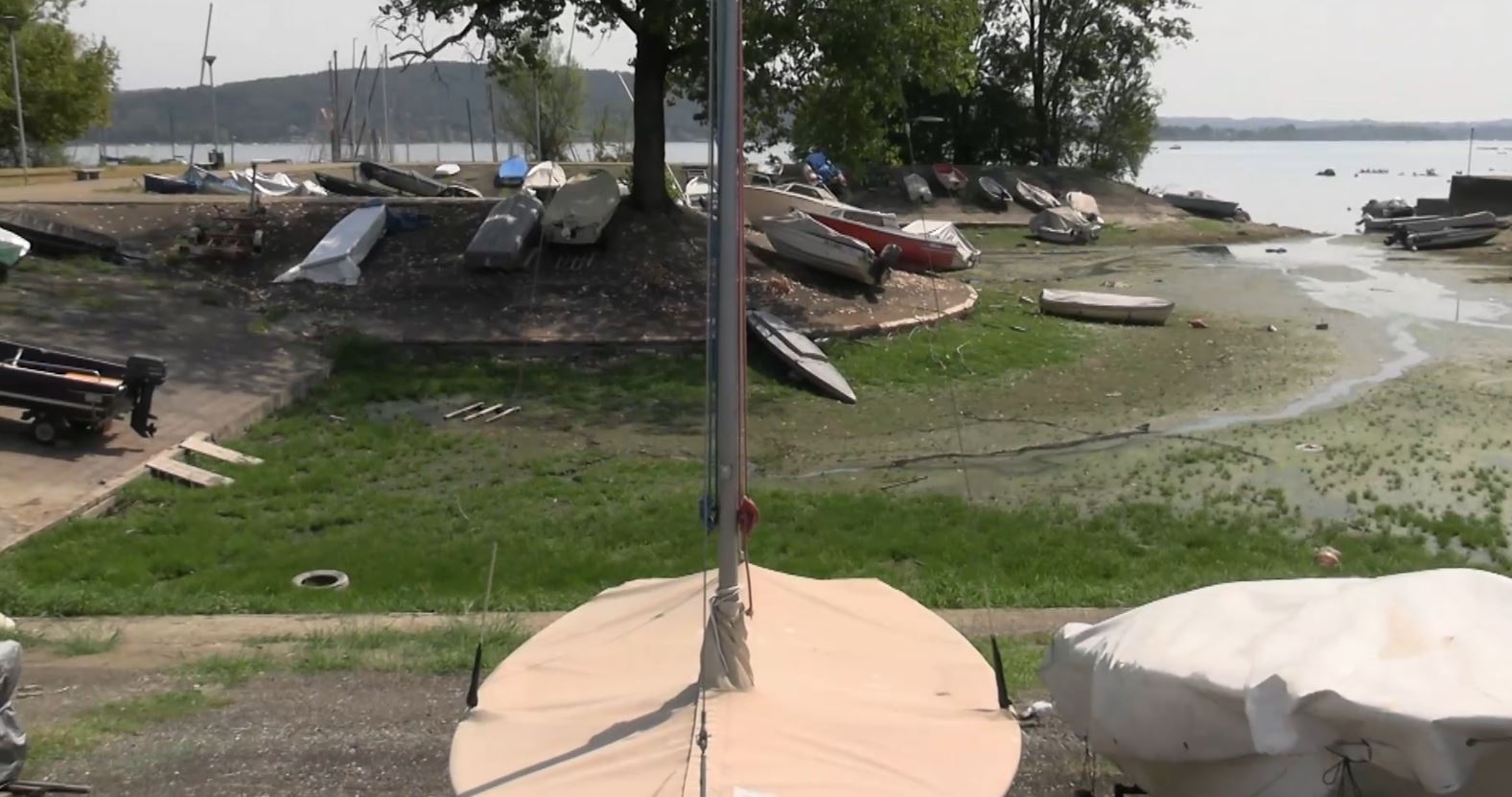 Arona, la Darsena di Corso Europa è in secca