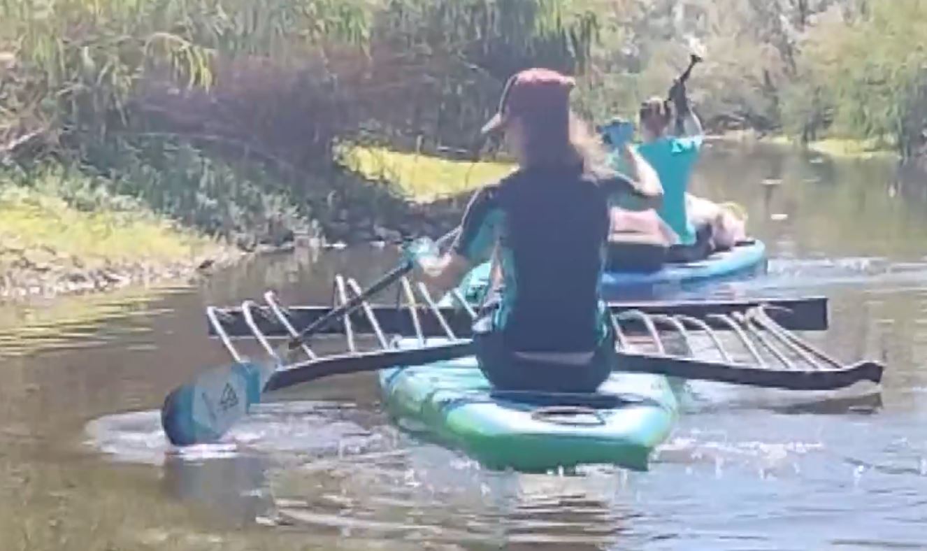 Tanti rifiuti raccolti nella giornata di pulizia del canale a Fondotoce in sup