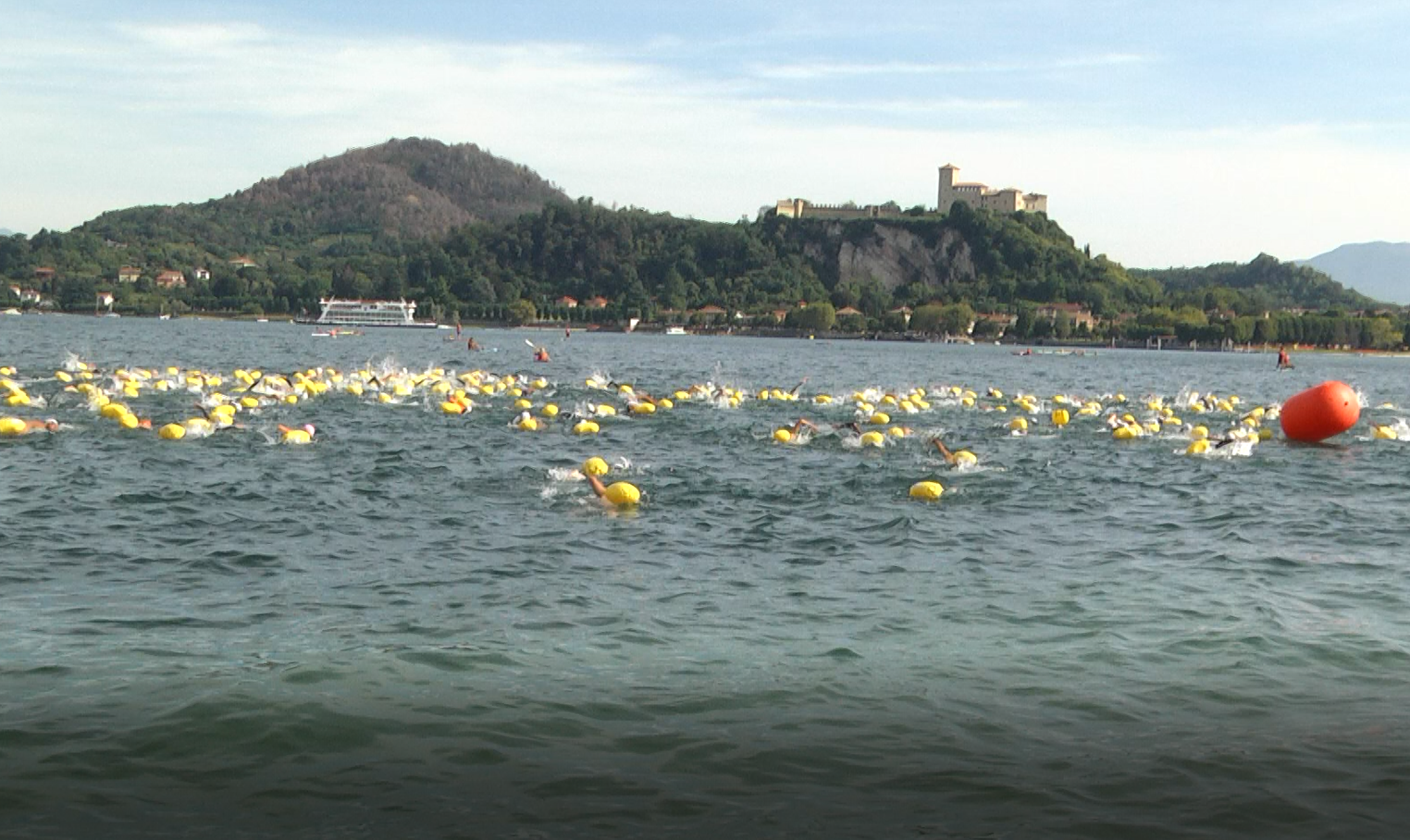 Arona, domenica la Traversata del Lago Maggiore