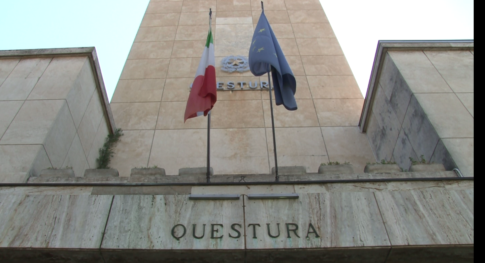 Novara, perseguita l'ex e la insegue fino all'ingresso della questura Arrestato
