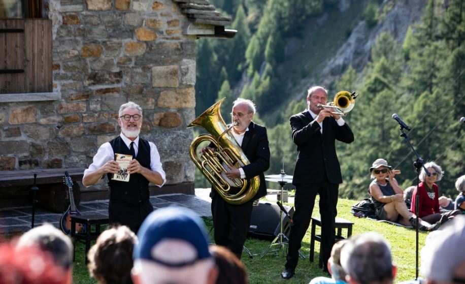 Che spettacolo il concerto della Banda Osiris ai 2 mila metri dell'Alpe Ciamporino!