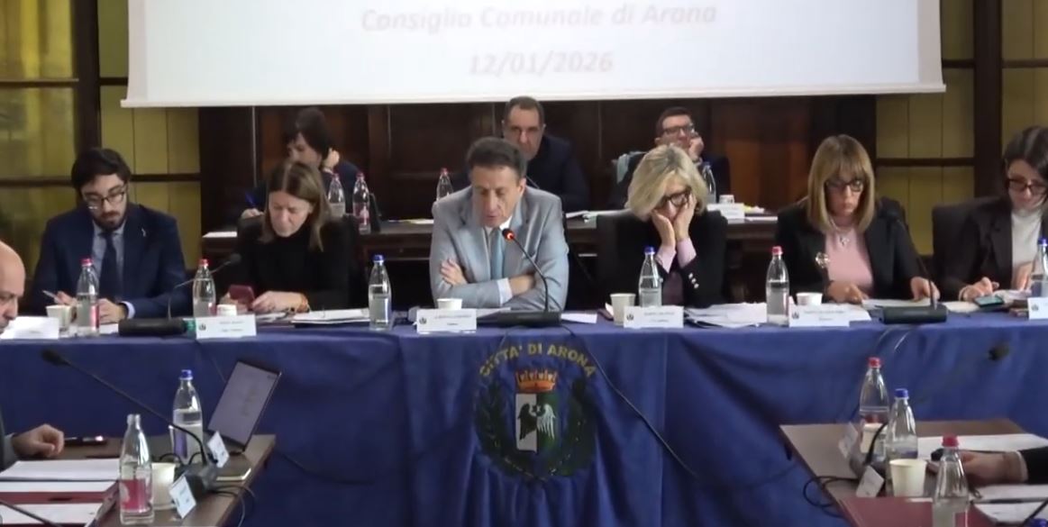 Consiglio comunale ad Arona, la maggioranza ha approvato il documento di programmazione e il documento contabile politico