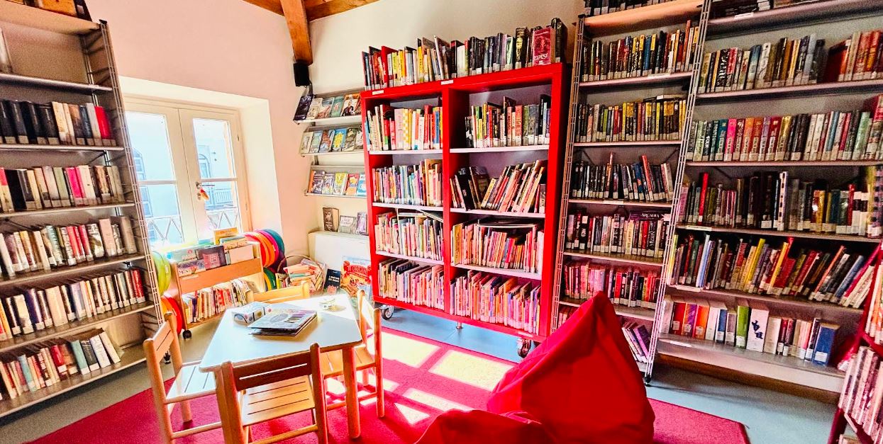Biblioteen: a Baveno la biblioteca apre il venerdì sera ai giovani. Dal 16 ottobre spazio dedicato agli adolescenti