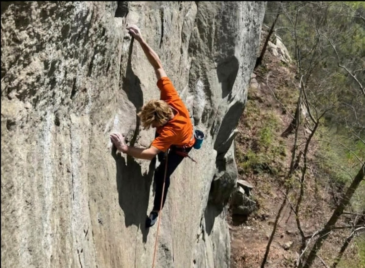 Precipita dalla falesia di arrampicata di Cadarese, le sue condizioni sarebbero gravi