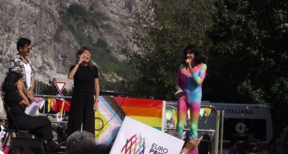 Vco Pride, Fratelli d'Italia e Lega criticano le dichiarazioni dal palco di Vladimir Luxuria contro il governo Meloni