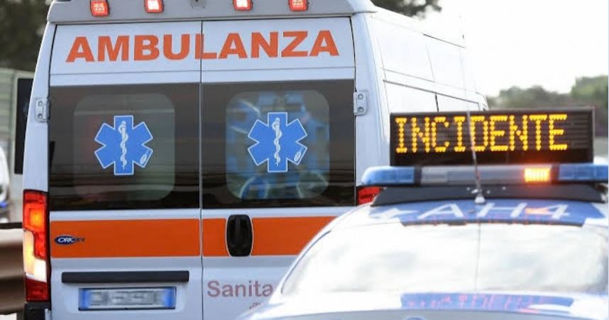 Incidente a Gozzano lungo la statale 229 del Lago d'Orta, muore un motociclista di 47 anni