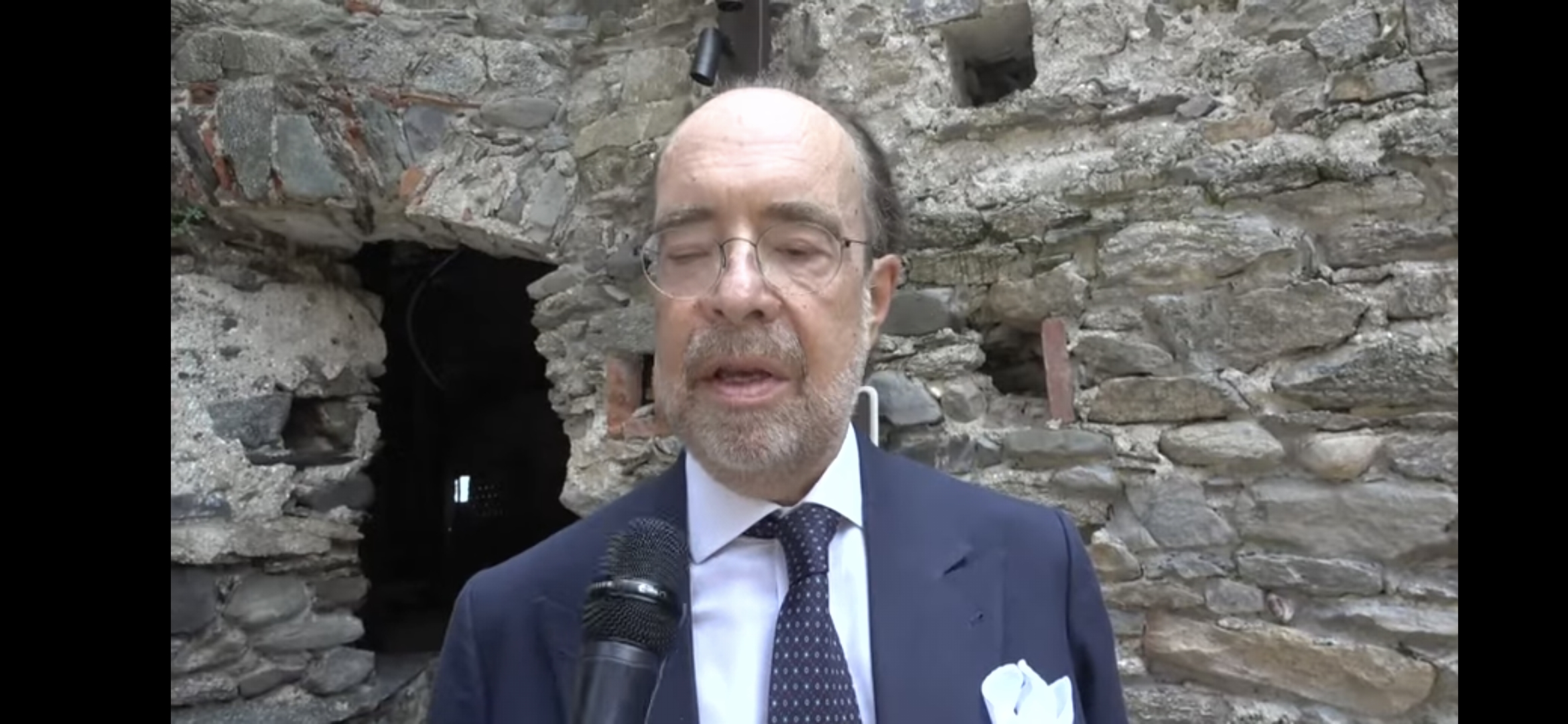 È scomparso a 66 anni Vitaliano Borromeo. Bandiere a mezz'asta sull'Isola Bella