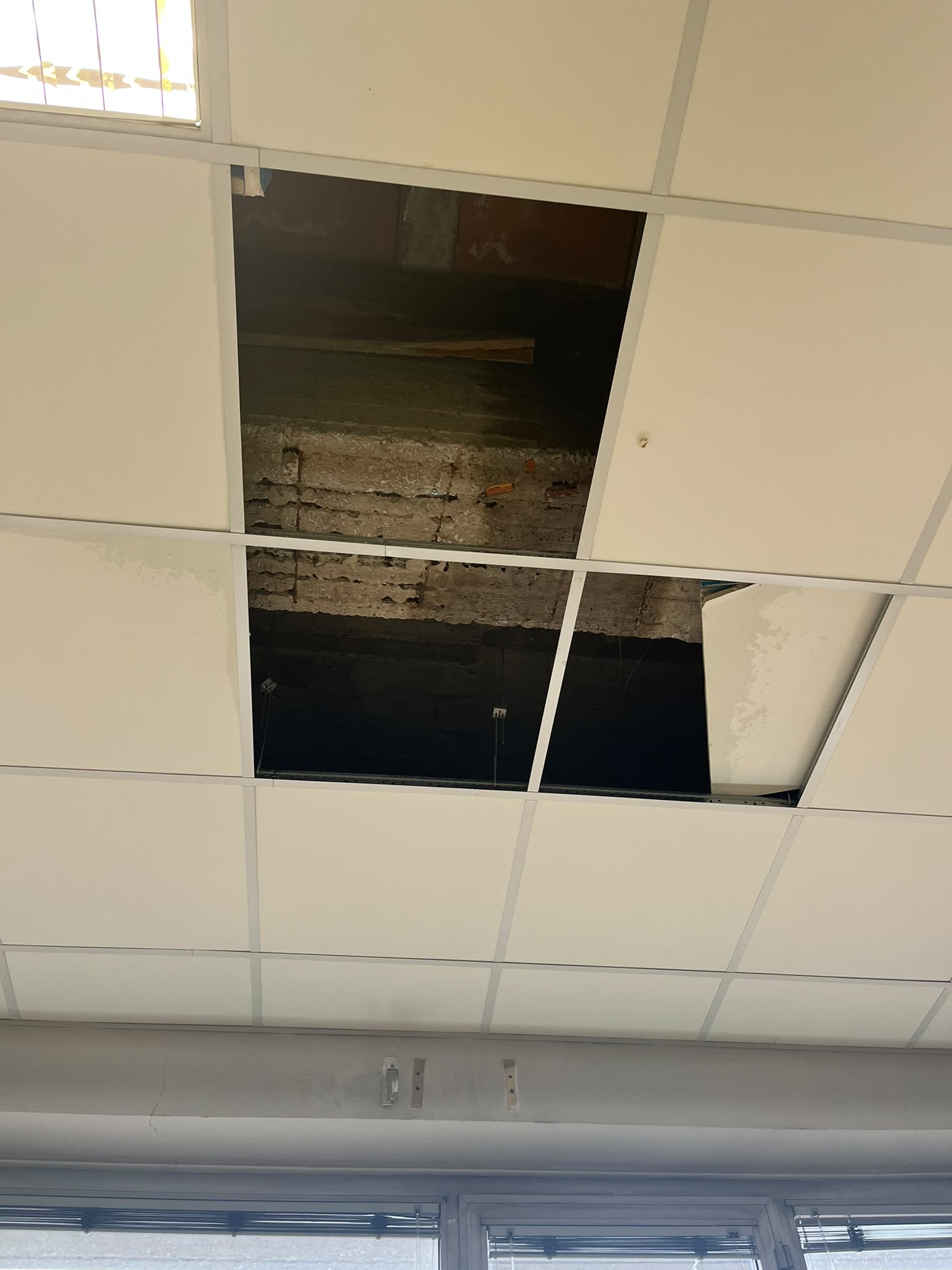 Infiltrazioni d'acqua al Cobianchi, la dirigente scolastica: "Nessun rischio o pericolo per gli studenti"